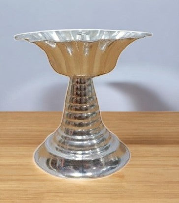 Sigaram Brass 3.5 Inch Flower Diya For Home Pooja Decore K4630