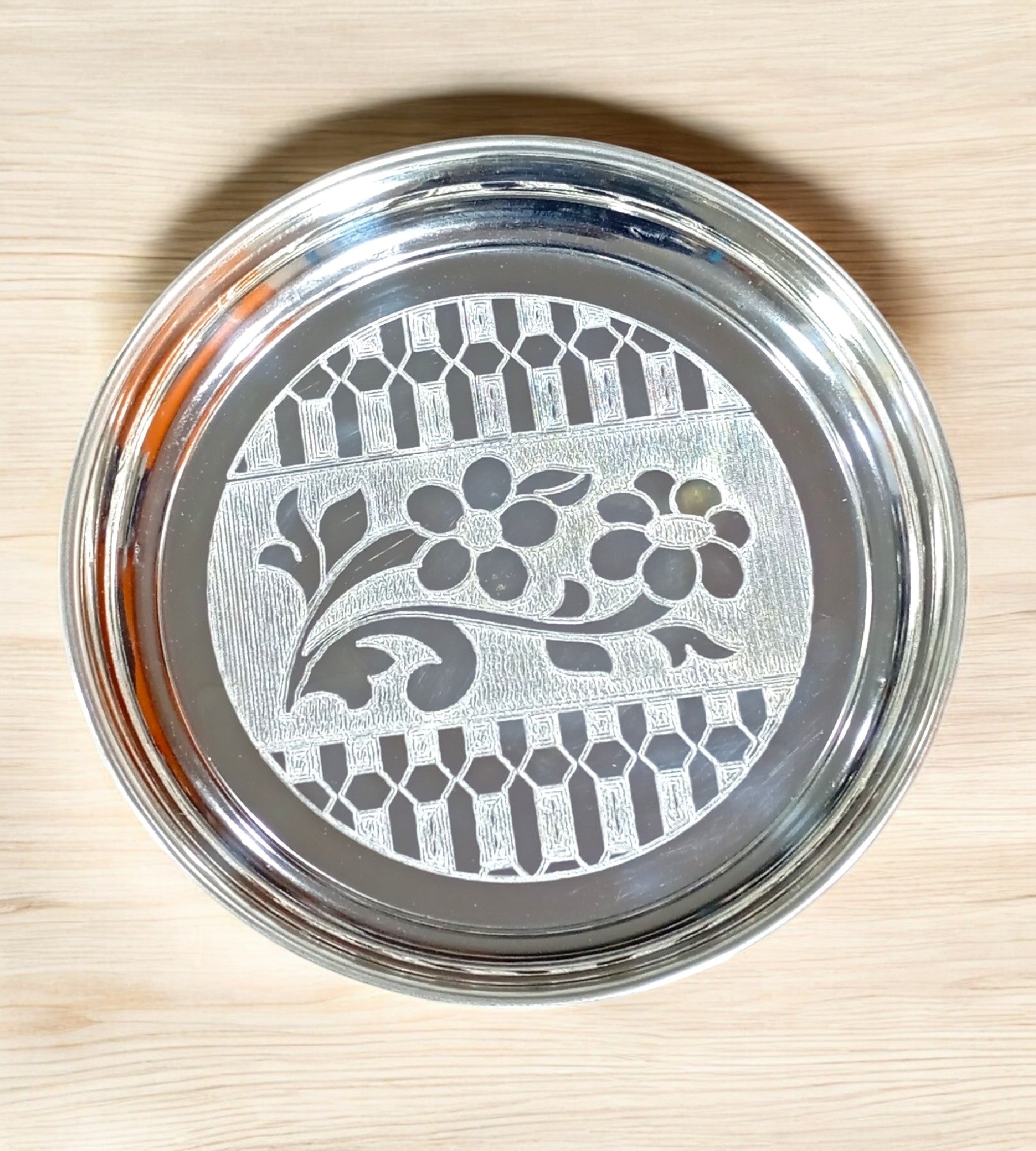 Sigaram Brass 7 Inch Floral Designed Plate For Home Pooja Decore K4644