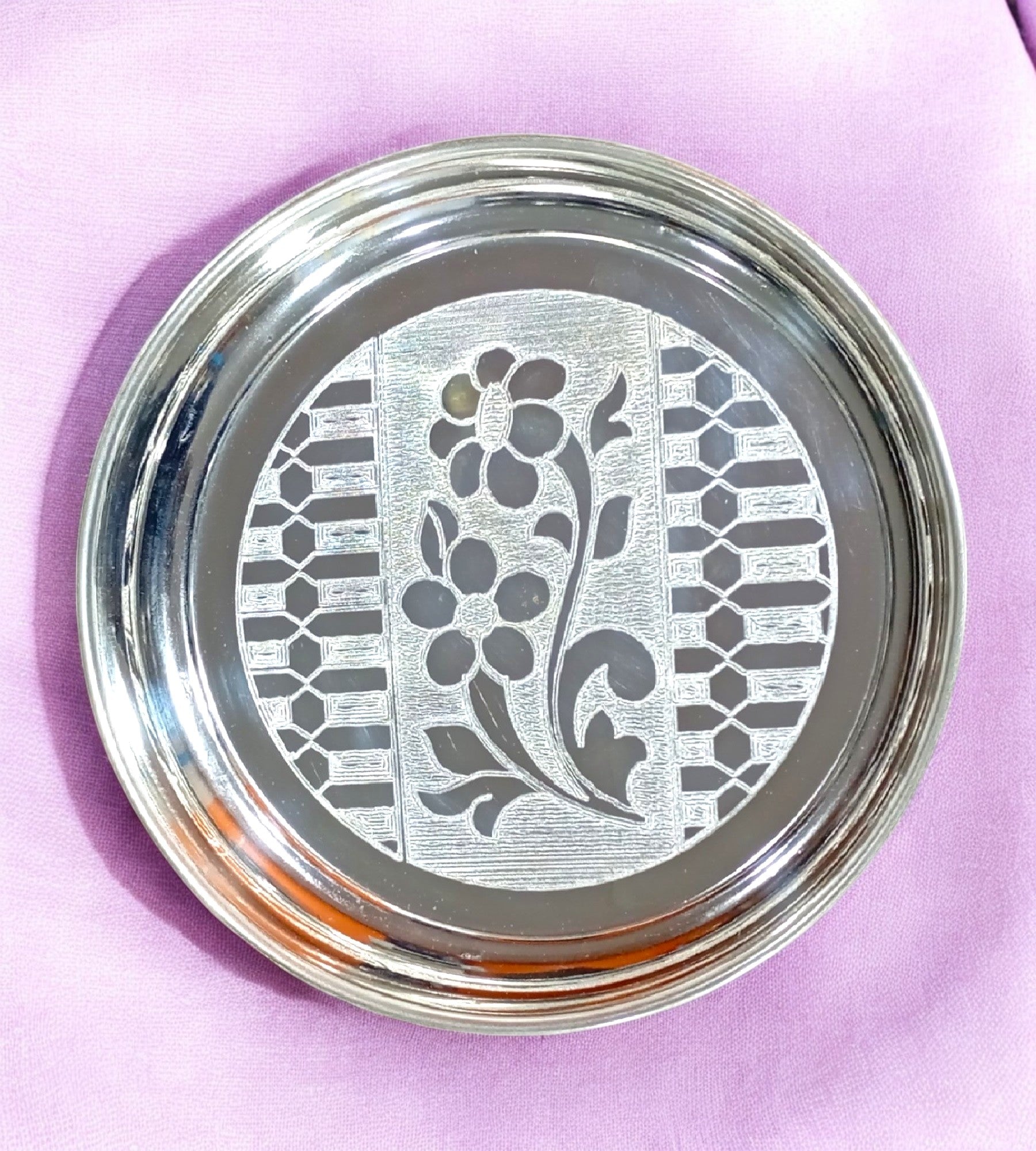 Sigaram Brass 7 Inch Floral Designed Plate For Home Pooja Decore K4644