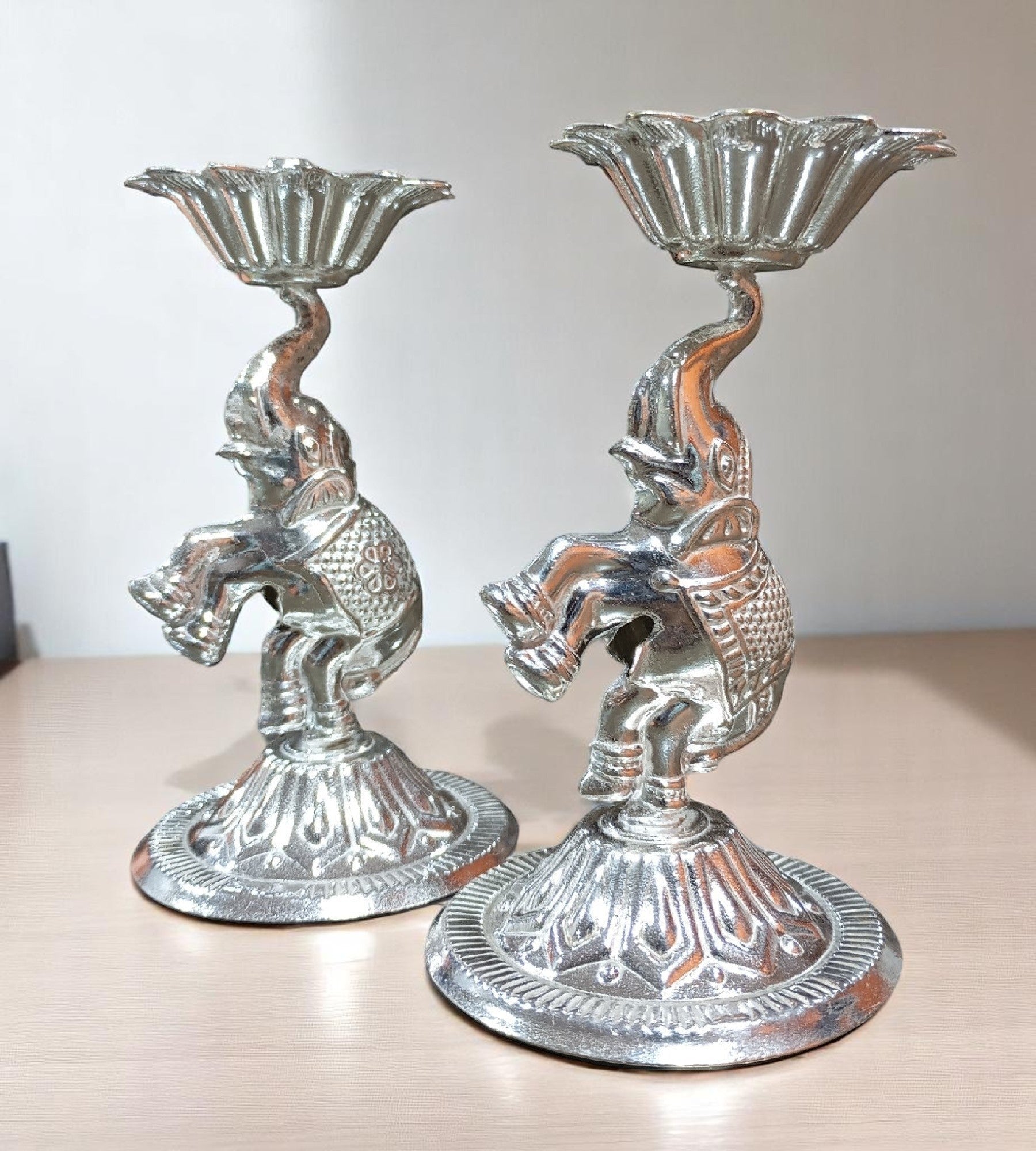 Sigaram Brass 4 Inch Elephant Style Diya for Home Temple Pooja Decore K4710