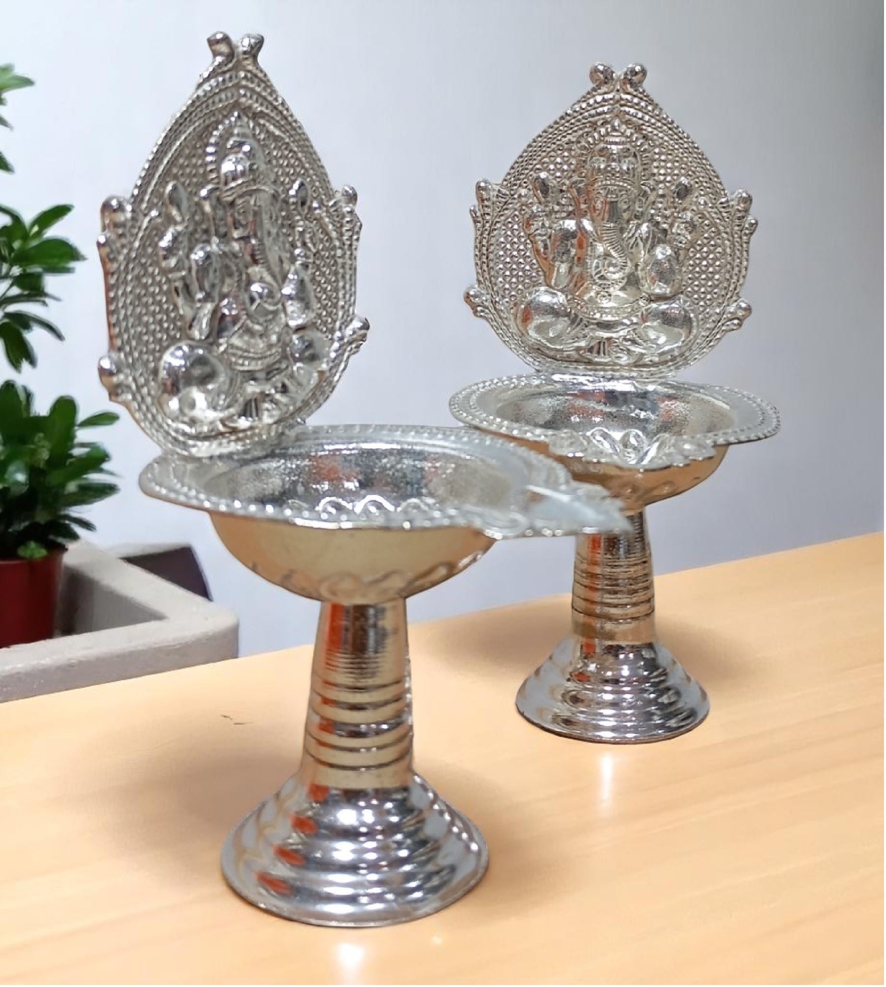 Sigaram Brass 4.7 Inch Ganesh Diya For Home, Mandir & Temple Pooja Décor K4712