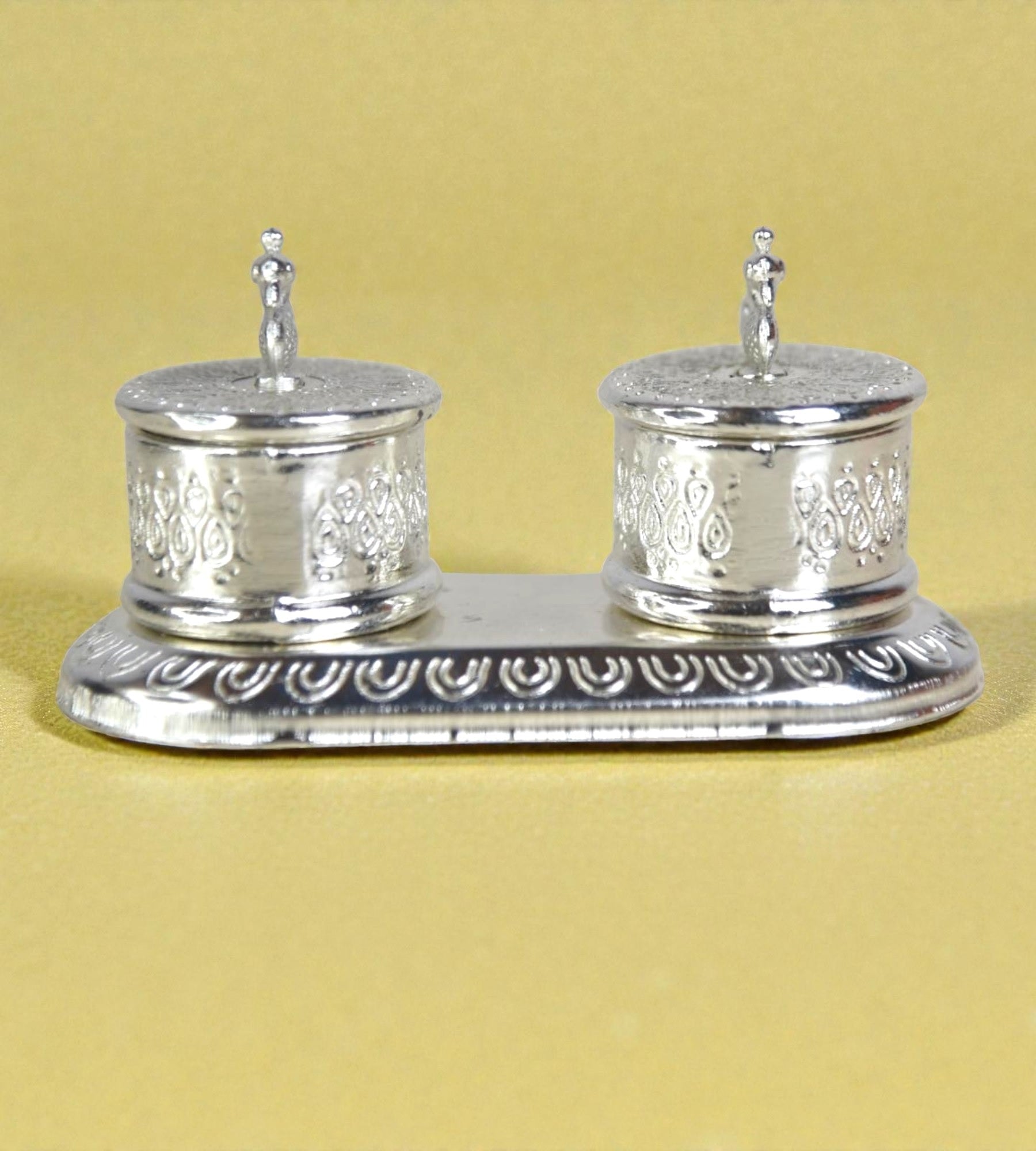Sigaram 4.2x2.5 Inch Silver Plated Round Kumkum Dabbi for Home Pooja Decor K4946