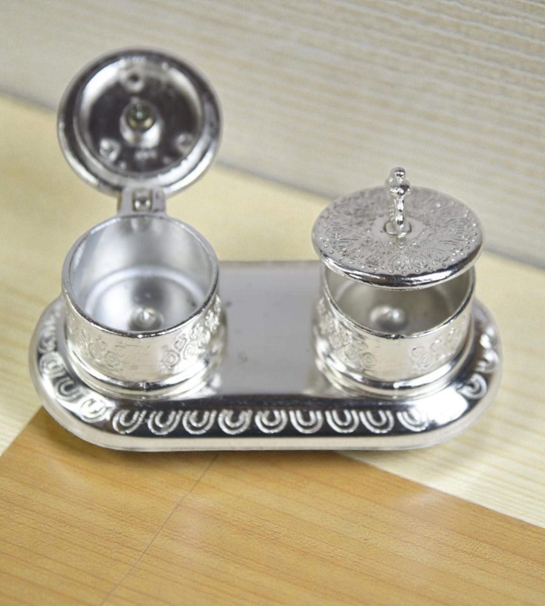 Sigaram 4.2x2.5 Inch Silver Plated Round Kumkum Dabbi for Home Pooja Decor K4946