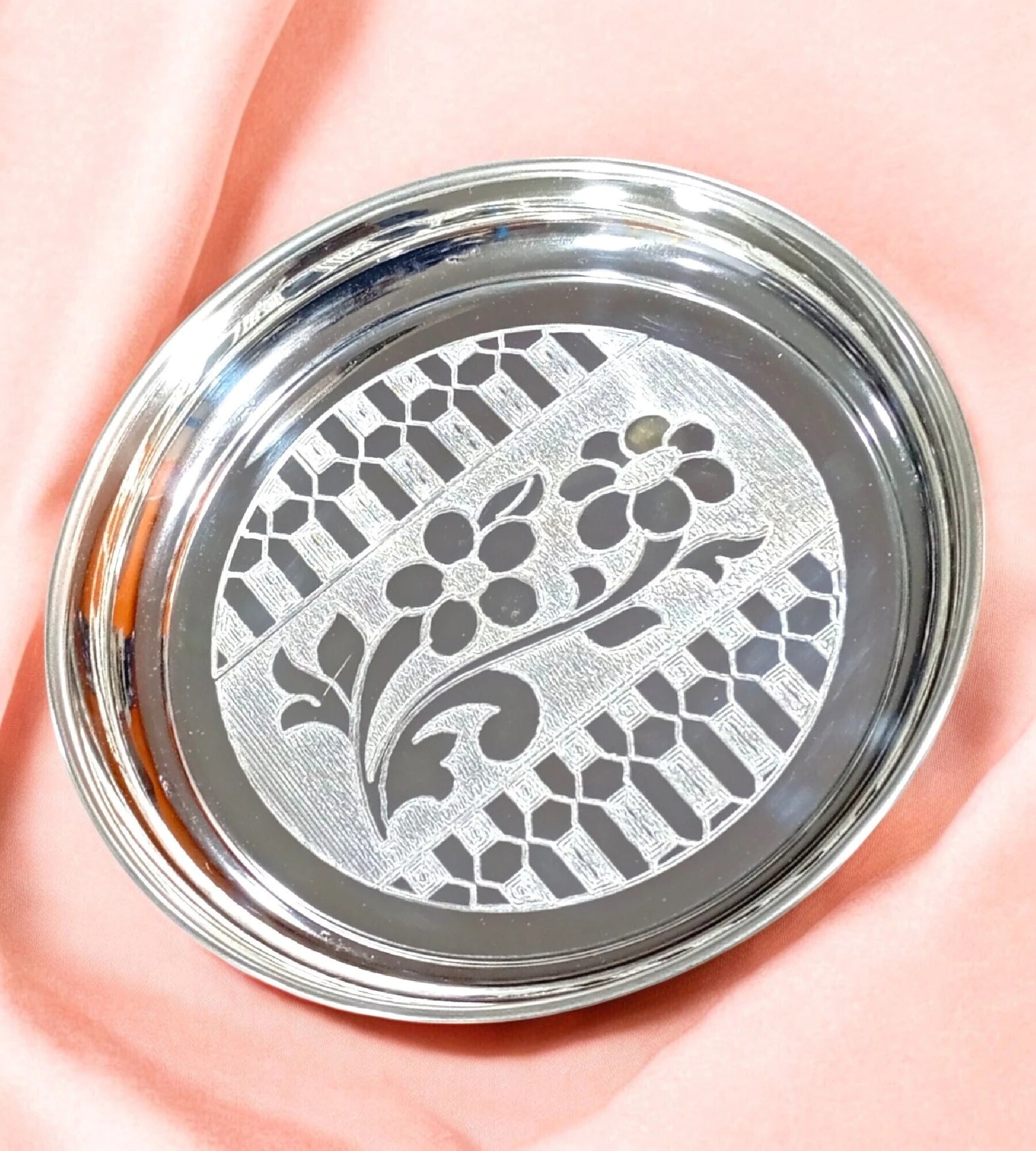 Sigaram Brass 7 Inch Floral Designed Plate For Home Pooja Decore K4644